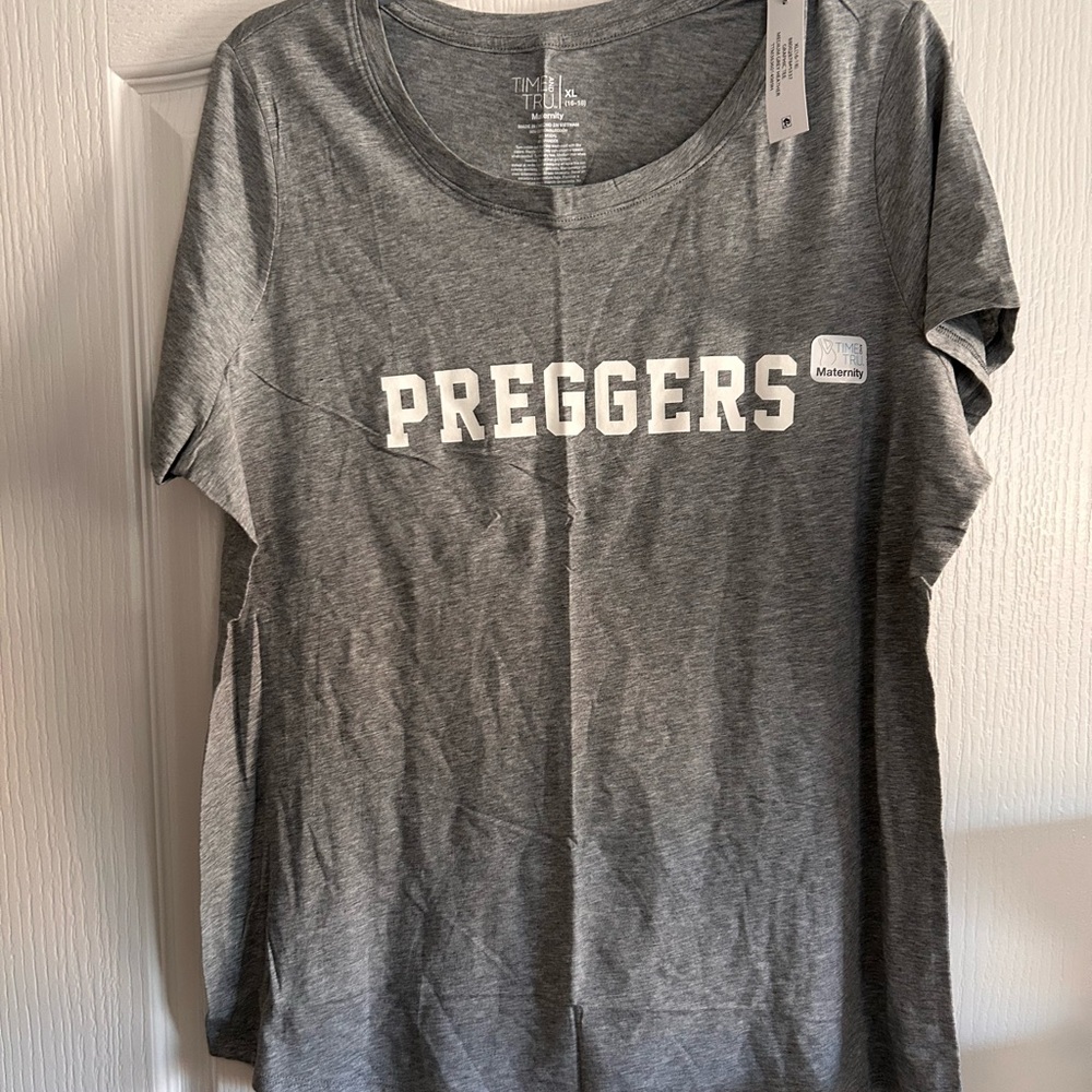 Time and Tru Gray Maternity T-Shirt with 'Preggers' Print